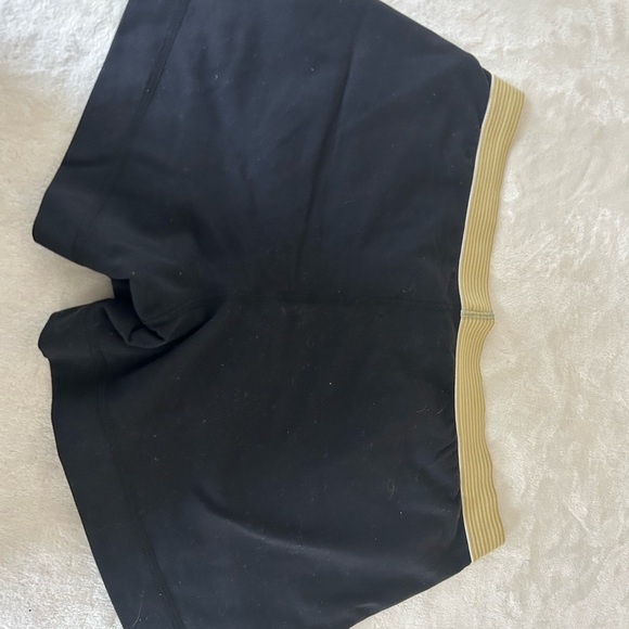 Lululemon Shorts double lined - Picture 5 of 5